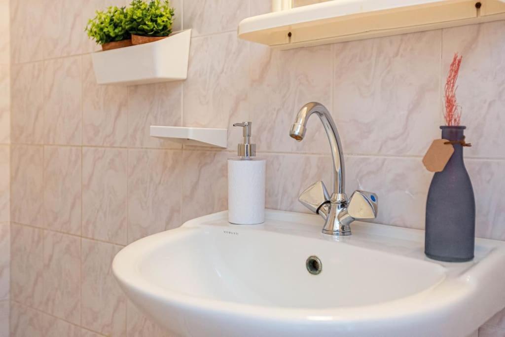 Appartamento Blue Maraci 2 - Sea View, Kitchen, Beach Access Himare Esterno foto