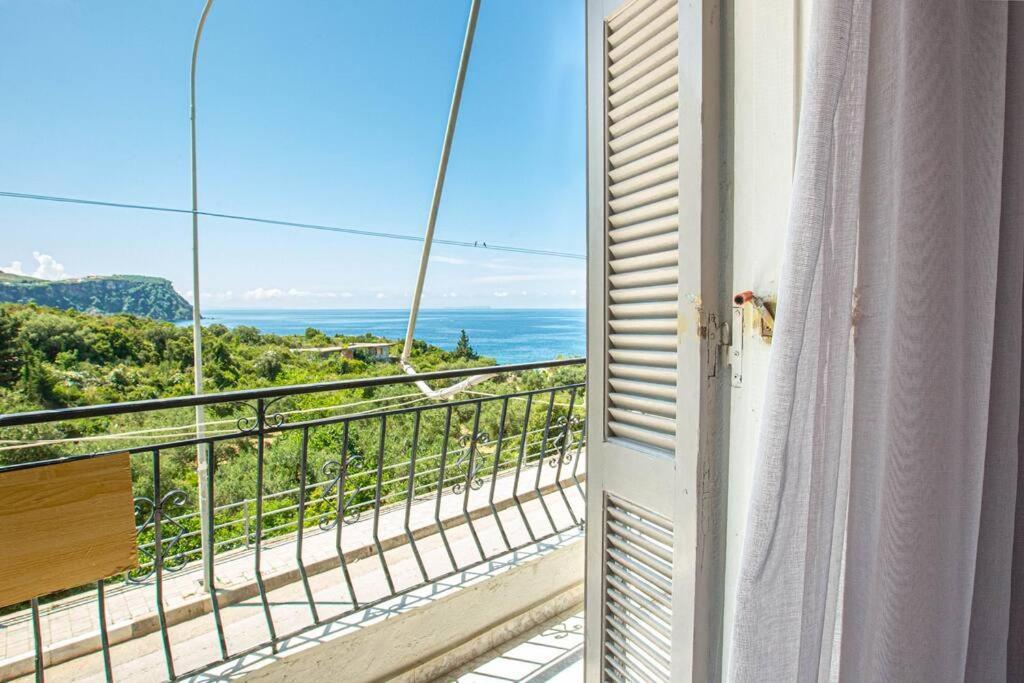 Appartamento Blue Maraci 2 - Sea View, Kitchen, Beach Access Himare Esterno foto